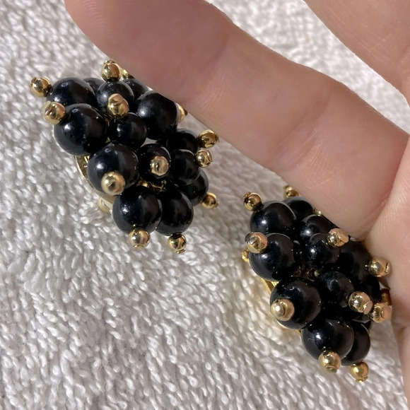 Vintage Handmade Black & Gold Beads Cluster Clip On Earrings - Picture 4 of 7